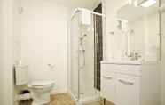 In-room Bathroom 6 Odalys City Amiens Blamont