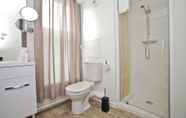 In-room Bathroom 5 Odalys City Amiens Blamont