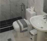 Toilet Kamar 6 Hotel Rex