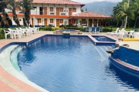 Kolam Renang Finca Hotel La Rivera