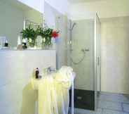 In-room Bathroom 6 Ferienpark Pinnow