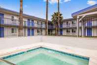 Entertainment Facility SureStay Plus Hotel by Best Western Sacramento Cal Expo