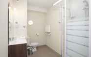 In-room Bathroom 2 Odalys City Orléans Saint Jean