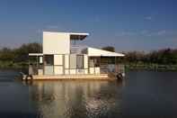 Swimming Pool Corroboree Houseboats