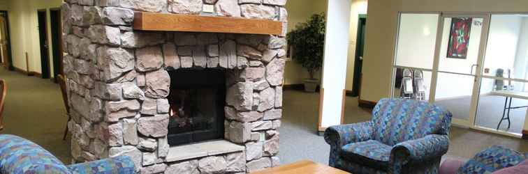 Lobby Farmstead Inn & Conference Center