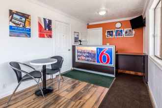 Lobby 4 Motel 6 Tremonton, UT