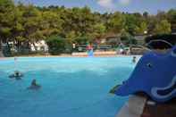 Swimming Pool Villaggio Capo Vieste Camping