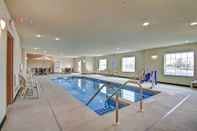 สระว่ายน้ำ Cobblestone Hotel & Suites – Pulaski/Green Bay
