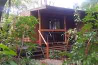 Exterior Samurai Beach Bungalows Port Stephens YHA - Hostel