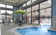 Swimming Pool 7 Courtyard by Marriott Holland Downtown