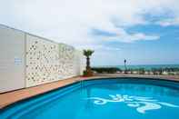 Swimming Pool Sayan Terrace Hotel & Resort