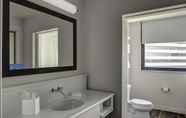 Toilet Kamar 7 Hampton Inn & Suites Richmond - Downtown