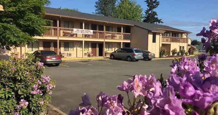 Exterior Centralia Inn