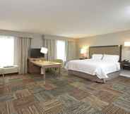 Bedroom 6 Hampton Inn & Suites Cincinnati / Kenwood