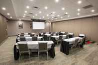 Functional Hall Hampton Inn & Suites Cincinnati / Kenwood