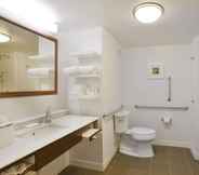 In-room Bathroom 5 Hampton Inn & Suites Cincinnati / Kenwood