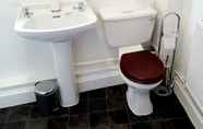 Toilet Kamar 5 Robin 7 Lodge City Centre