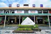 Exterior Hualien Train Station Backpackers Hostel