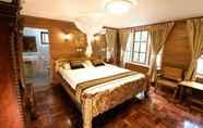 Phòng ngủ 4 Golden Empress Hotel