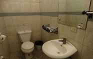 Toilet Kamar 4 Idea Pension House