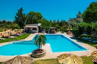 Swimming Pool Achousa Hotel