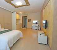 Kamar Tidur 6 R&T Hotel