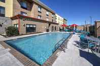 Swimming Pool TownePlace Suites Hattiesburg