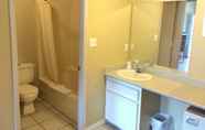 Toilet Kamar 4 Golden Sands Resort Motel