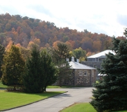 Exterior 3 Auberge de l'Abbaye d'Oka