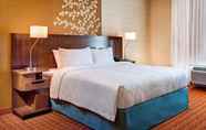 Phòng ngủ 5 Fairfield Inn & Suites Utica