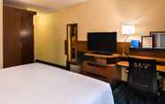 Phòng ngủ 6 Fairfield Inn & Suites Utica