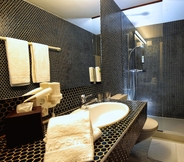 In-room Bathroom 4 b_smart motel Basel