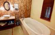 Toilet Kamar 2 Domaine Baie Mud