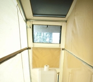 In-room Bathroom 4 Camping de Strasbourg