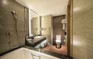 In-room Bathroom 3 The Qube Hotel Xuzhou East