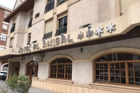 Bên ngoài Hotel RL Anibal