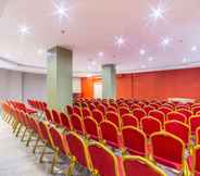 Functional Hall 2 Hampton By Hilton Iasi