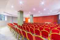 Functional Hall Hampton By Hilton Iasi