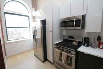 Kamar Tidur 4 Renaissance Properties - 728 Market Street