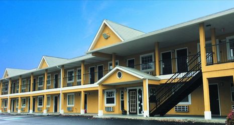 外部的 2 FairBridge Inn Express Rome