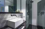 In-room Bathroom 4 Peppers Docklands