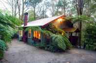 Bangunan A Cottage in the Forest