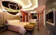 Kamar Tidur 4 Uher Luxury Resort & Hotel