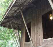 ภายนอกอาคาร 4 Thai Teak House Garden Homestay