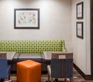 Restaurant 7 Hampton Inn & Suites Sioux City South