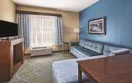 Common Space 5 La Quinta Inn & Suites by Wyndham Niagara Falls