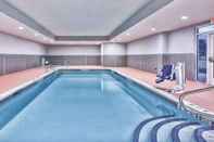 Swimming Pool La Quinta Inn & Suites by Wyndham Niagara Falls