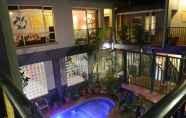 Kolam Renang 2 Summer House Newtown - Hostel