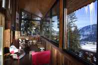 Bar, Cafe and Lounge Snow Lodge Hotel Courchevel 1850