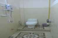 Toilet Kamar Orange Backpacker Hostel